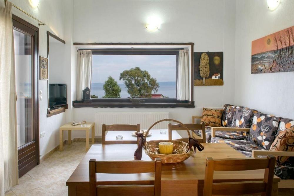 Katevi Luxury Seafront Villa Ierissos Extérieur photo
